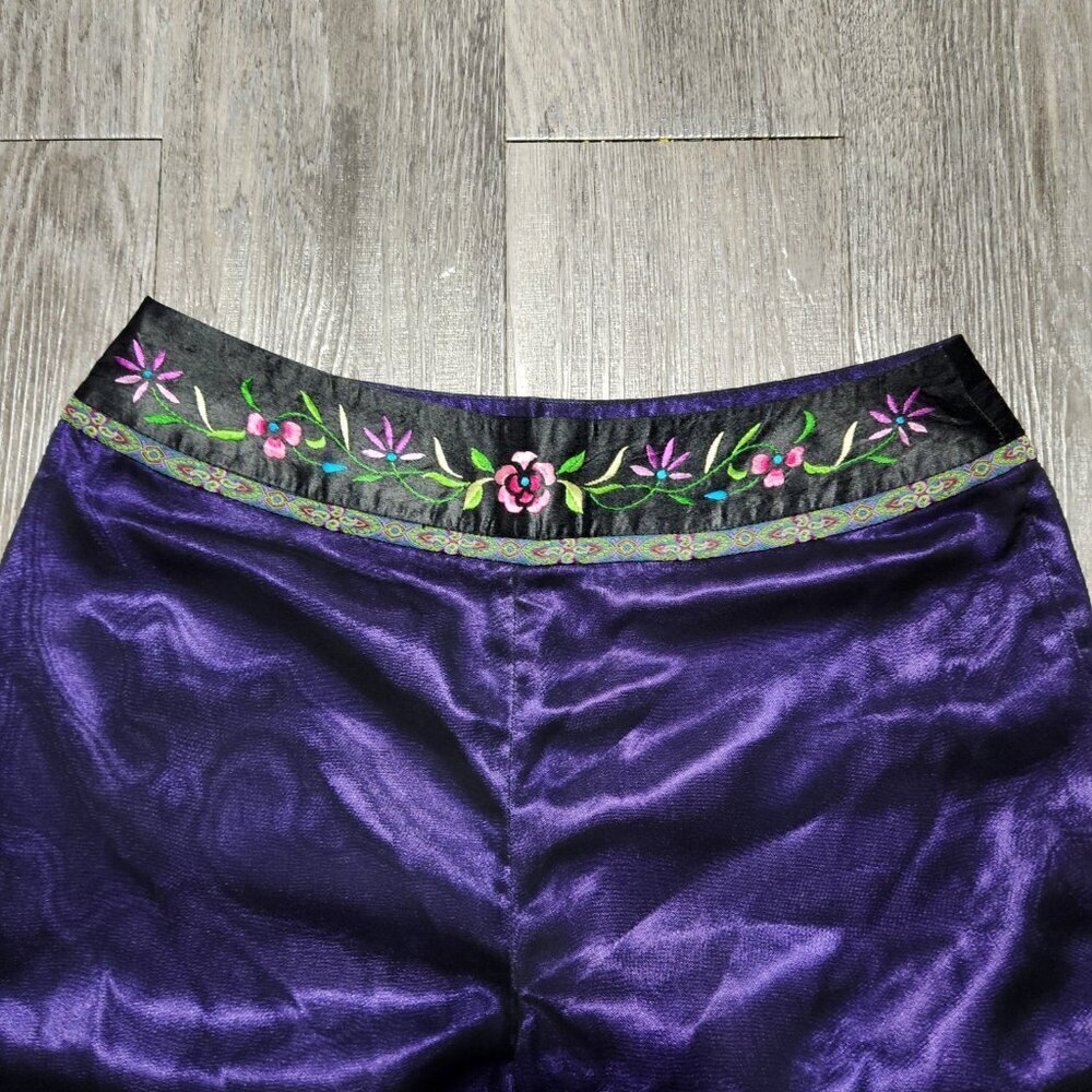Gorgeous vintage 90s purple satin & black mesh flared pants with embroideries - Picture 4 of 14